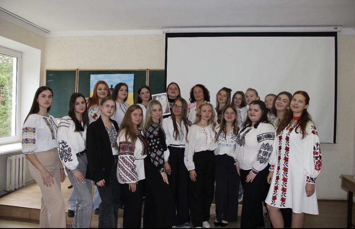 Студенти групи ПО-22 з куратором